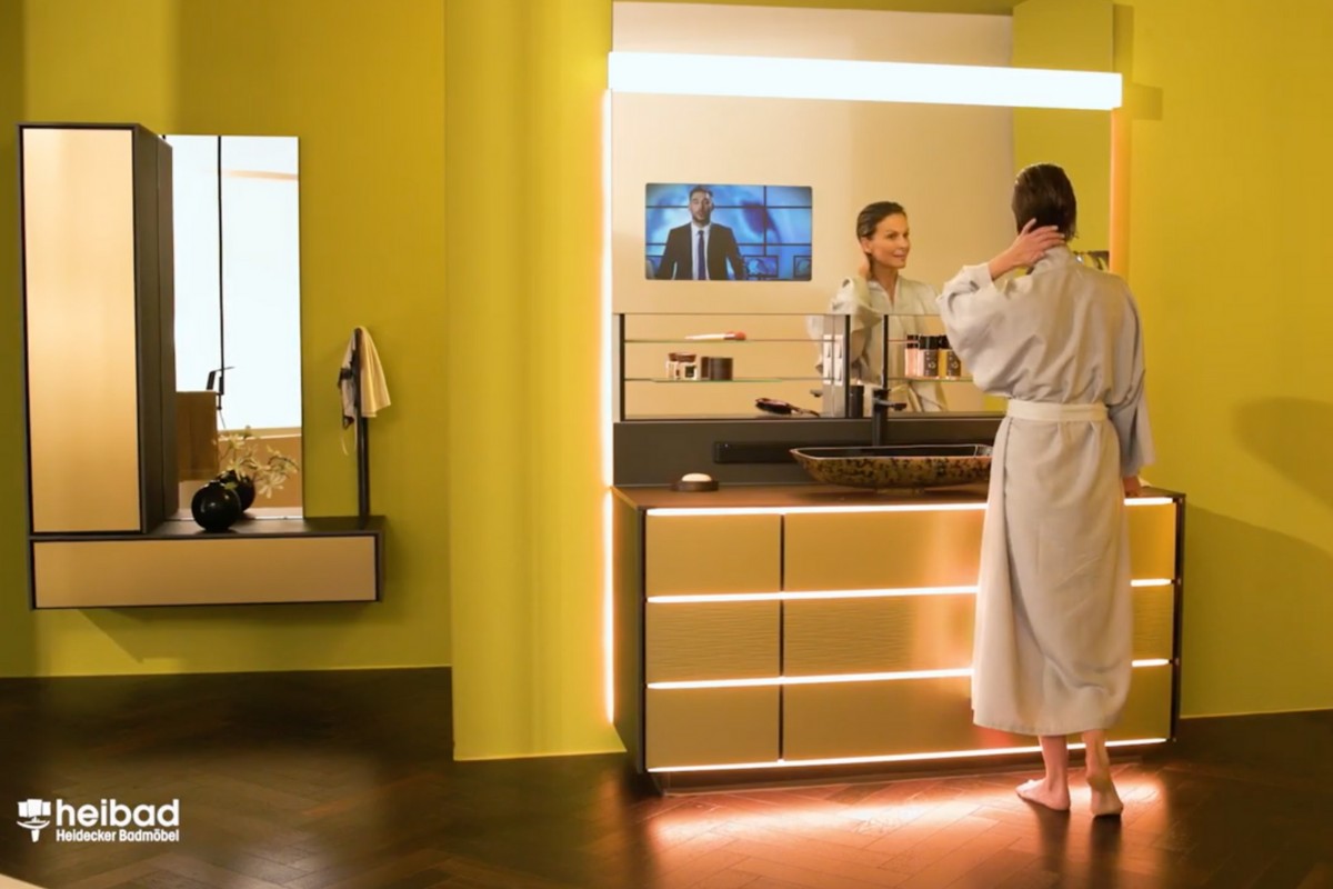 Männermodel trägt Schal von Zara