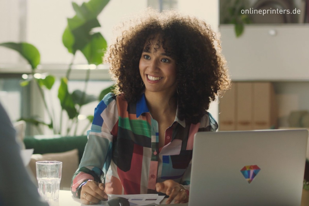 Männermodel trägt Schal von Zara