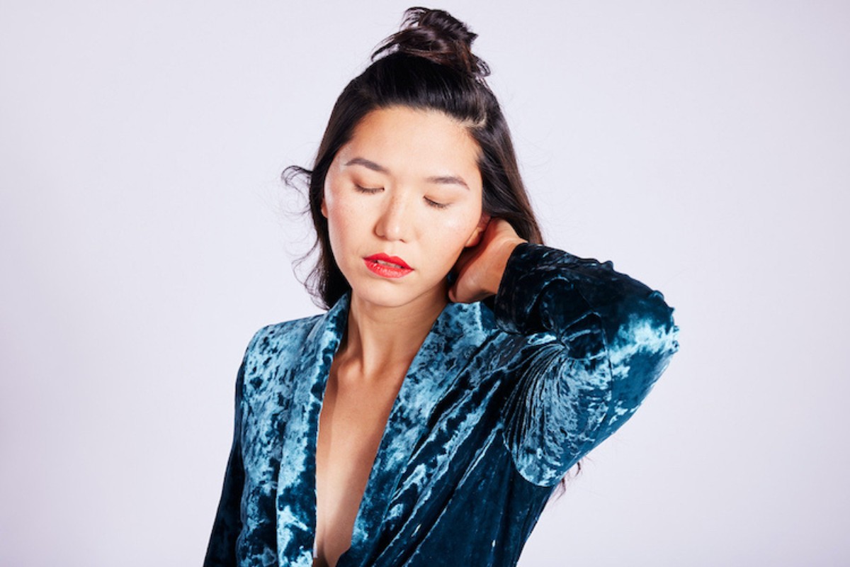 Männermodel trägt Schal von Zara