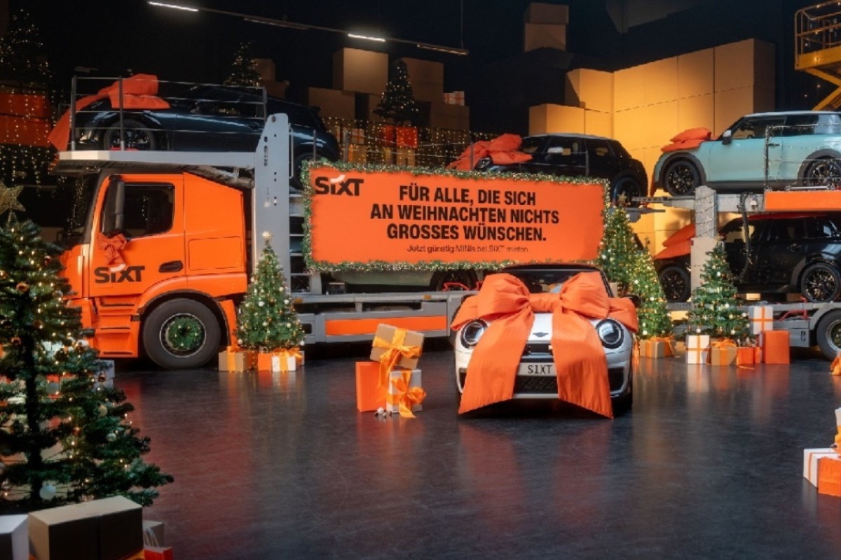 Männermodel trägt Schal von Zara