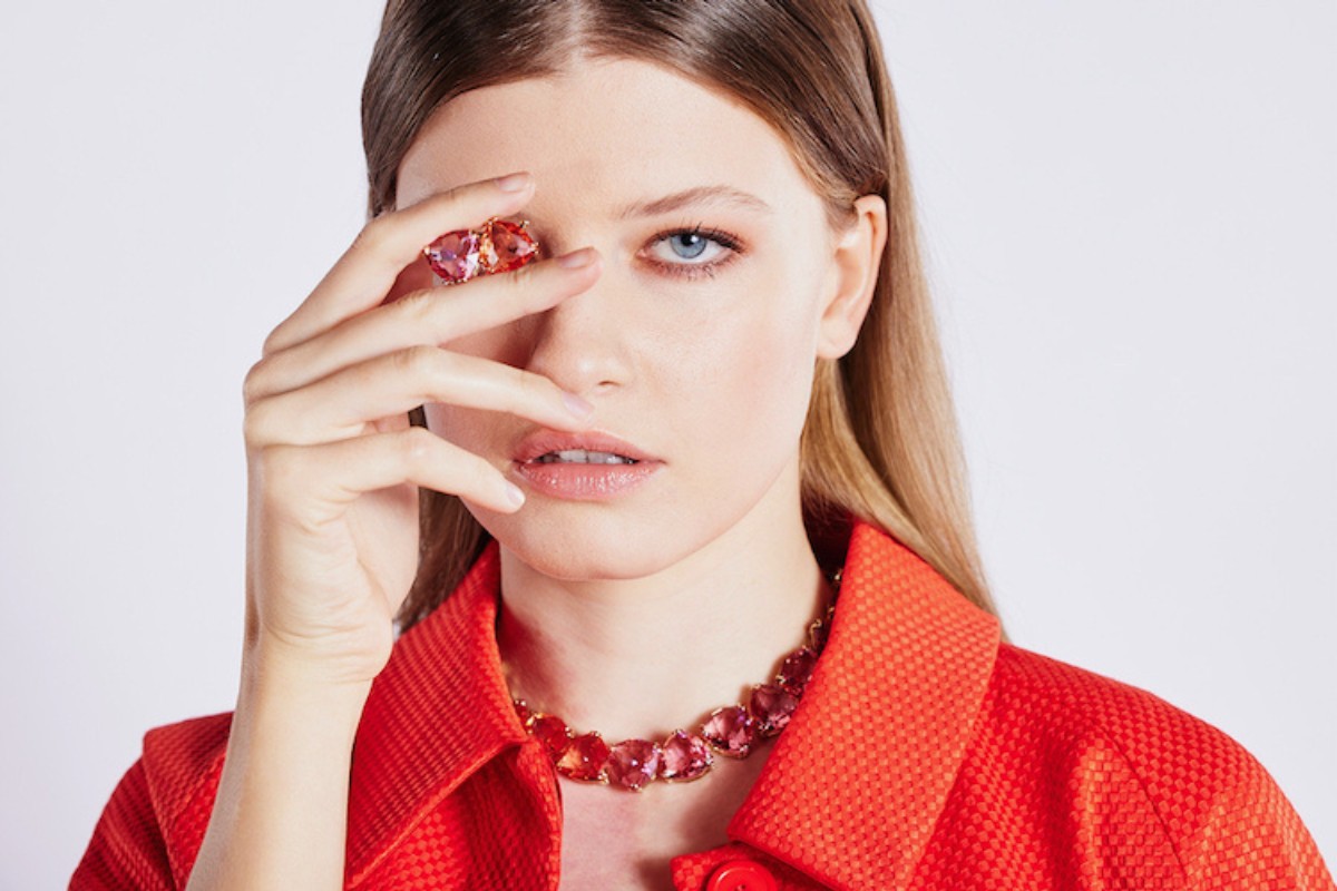 Männermodel trägt Schal von Zara