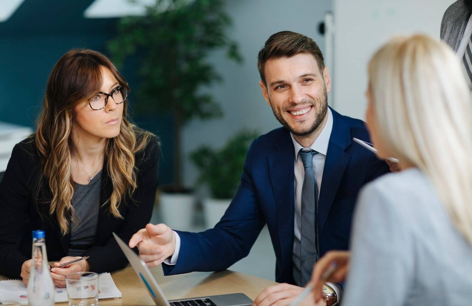Business Besprechungssituation im Büro