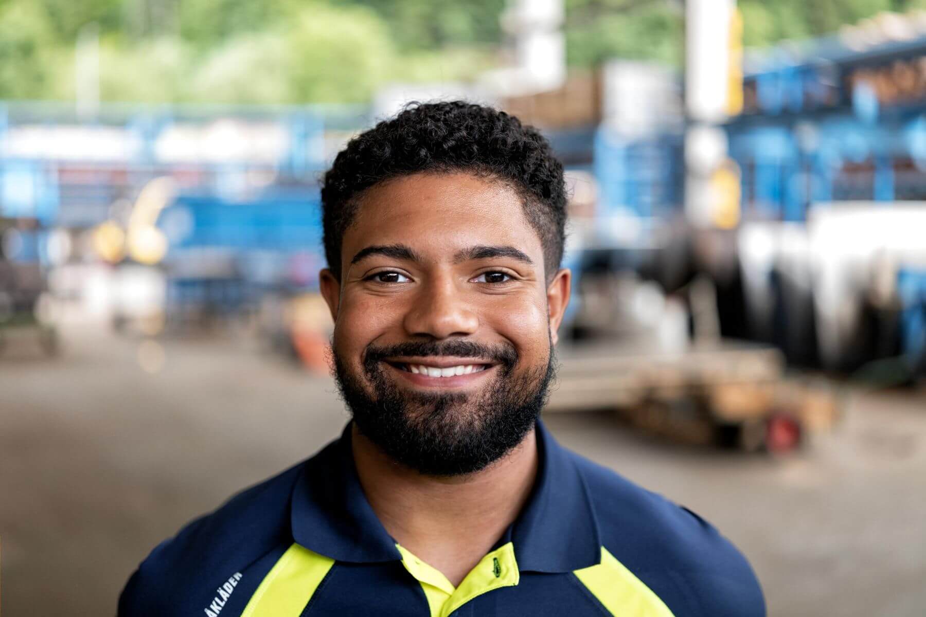 Porträt eines Mitarbeiters bei Egger – authentisches Hair & Make-up von Julia Ebert.