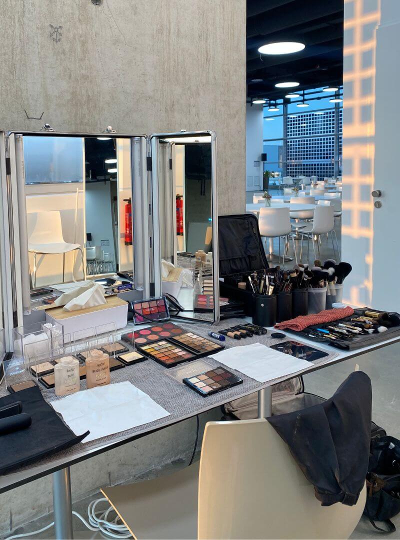 Maskenplatz von Julia Ebert Make-up Artist für Event bei Audi
